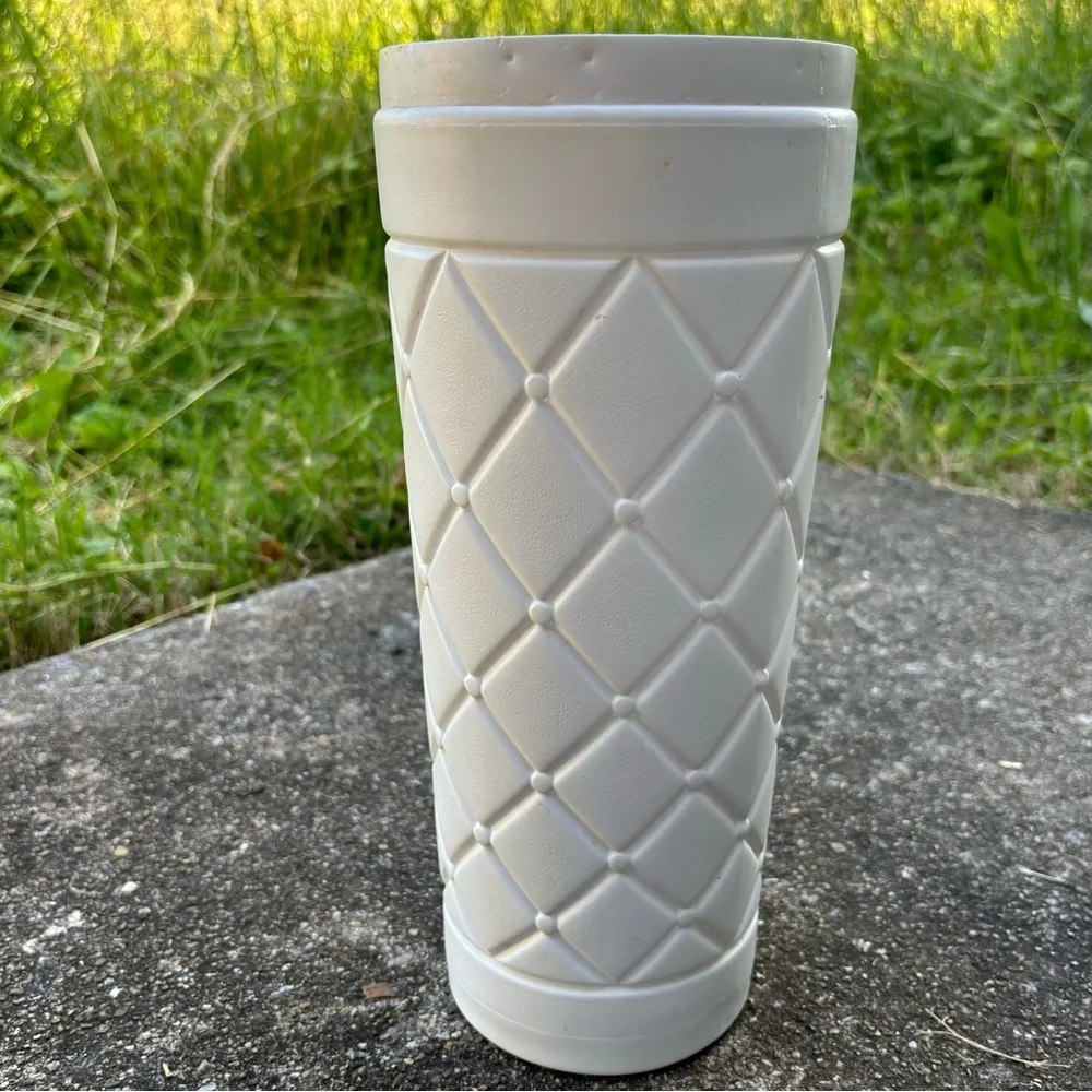 Vtg quilted design white retro toilet brush holder EUC